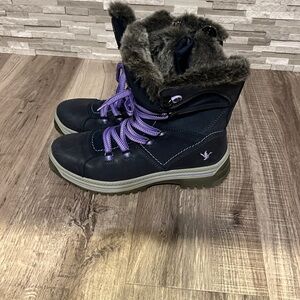 Santana Canada Women's Navy gray and Purple Winter Boots size 9